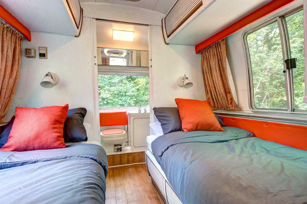 Glamping 1970 American Airstream Motorhome Ponsanooth Exterior photo